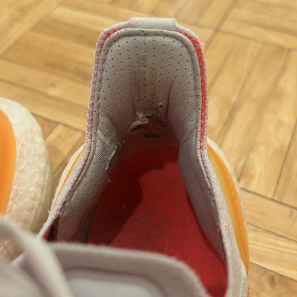 Women’s Ultraboost 22 - Picture 12 of 16